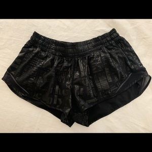 Lululemon Hotty Hot Short II *2.5” Manifesto